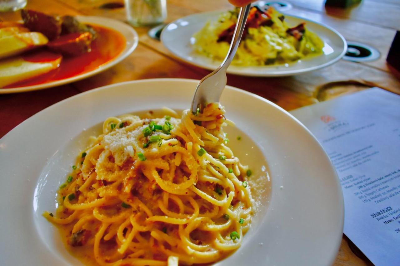 Penzion A Bistro Dilna เชบอนย์ ภายนอก รูปภาพ